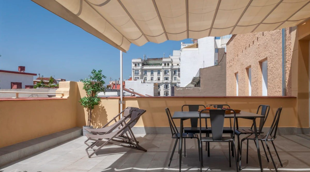 PENTHOUSE 3 BR, 3 BA & 30M2 TERRACE gallery image 2