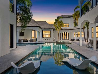 10 Bdrm / 14 Bath Mansion – S. Tampa | Pool | Spa