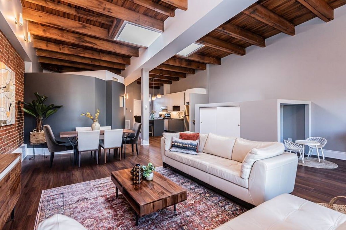 Family Friendly Beauty in Le Plateau by Denstays gallery image 3