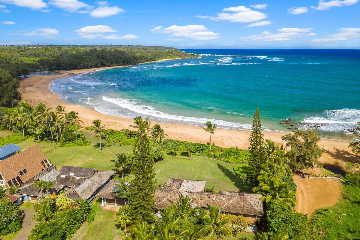 Luxe Beachfront Anahola with A/C gallery image 4