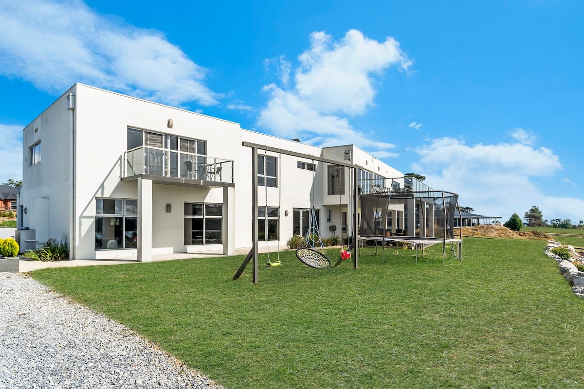 Paradise Point – Tamar Valley w/ heated pool gallery image 4