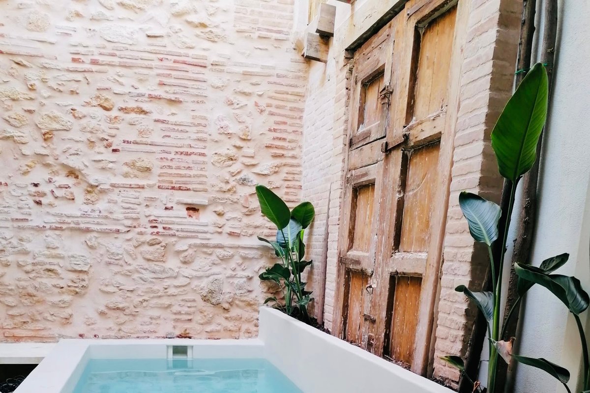 Design house with swimming pool near the sea