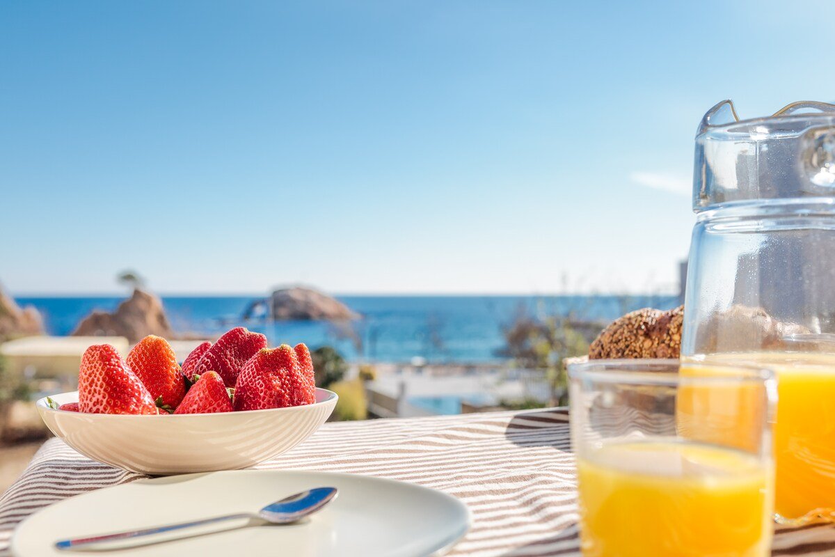 GARDEN HOUSE IN FRONT OF THE BEACH gallery image 5