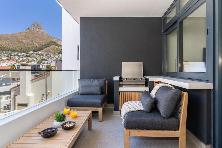 Jade Views Sea Point - Luxe Studio, balcony & views