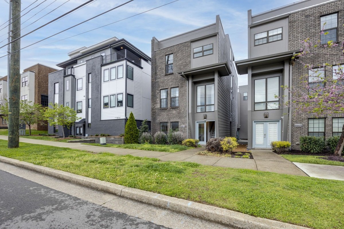 Gulch Escape | Rooftop Lounge + Walk to Downtown gallery image 3