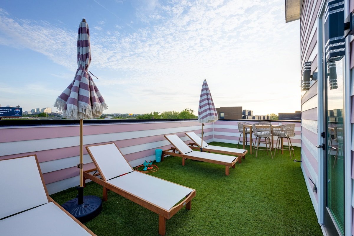 Heated Rooftop Pool, Games,Elevator, Sleeps 12 gallery image 5