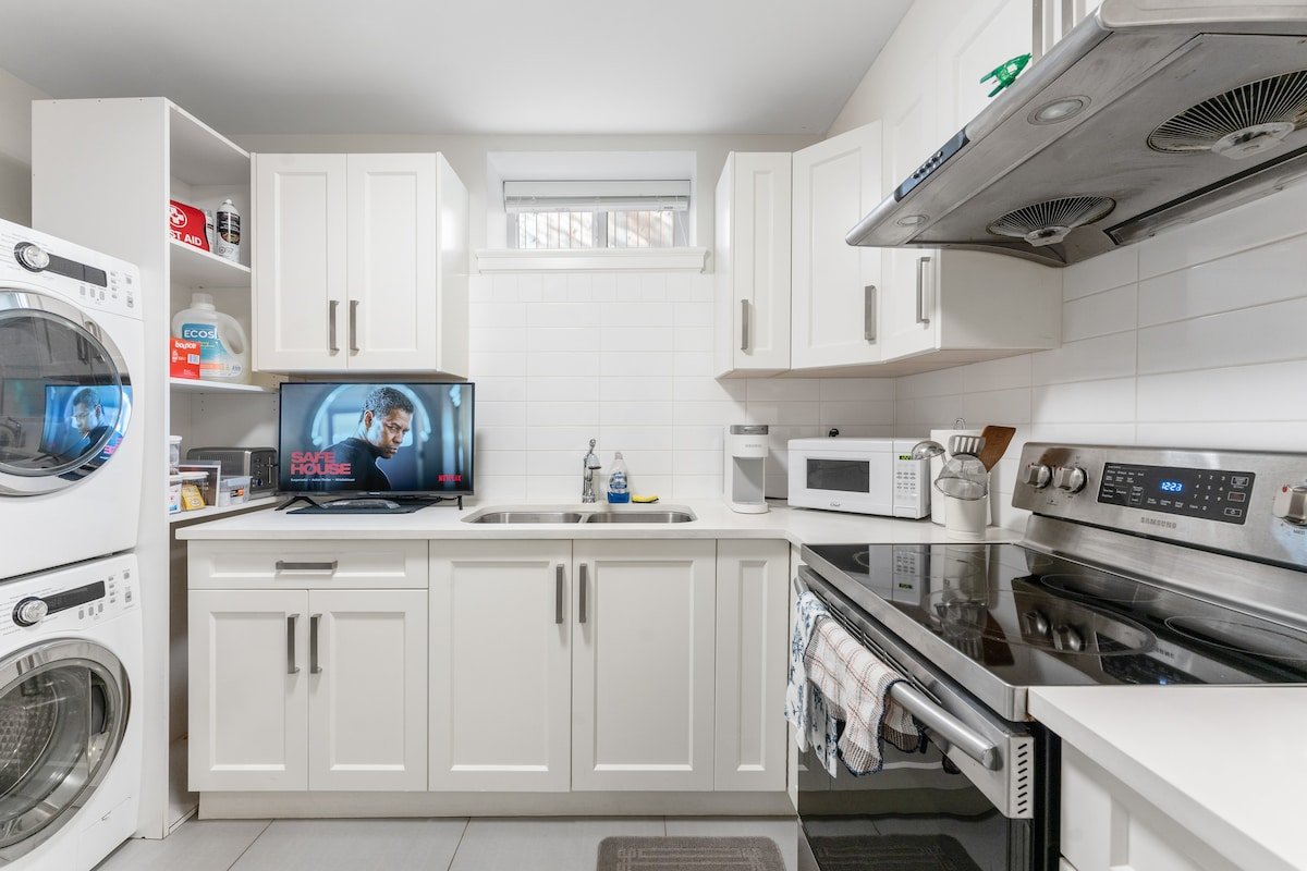 26-New, Cozy, Private Suite 2 bedrooms, 1 Bath gallery image 5