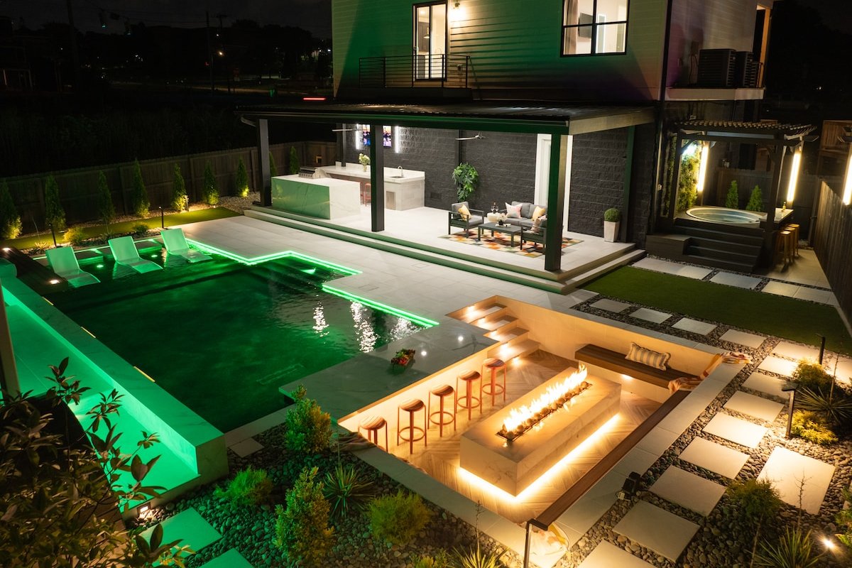 “The Art Haus” | Karaoke • Pool • Pickleball gallery image 4