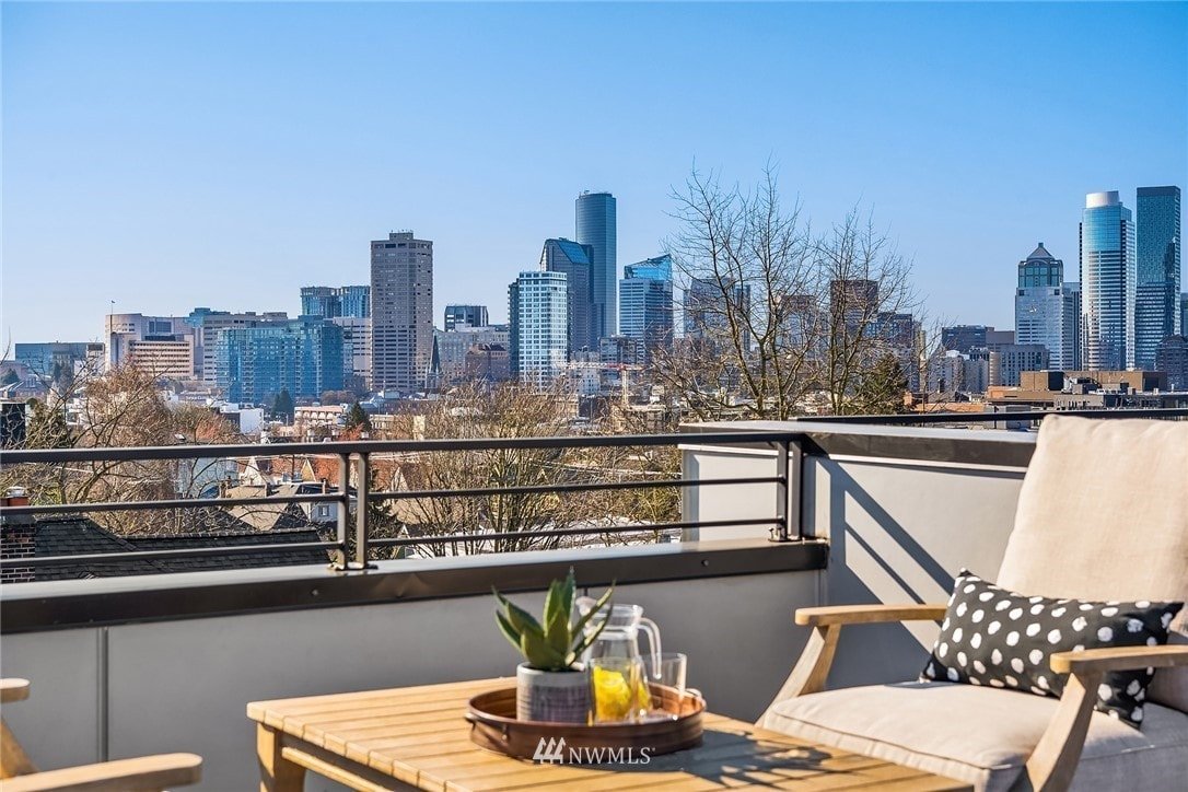 Modern 3BR townhome with stunning views/location gallery image 5