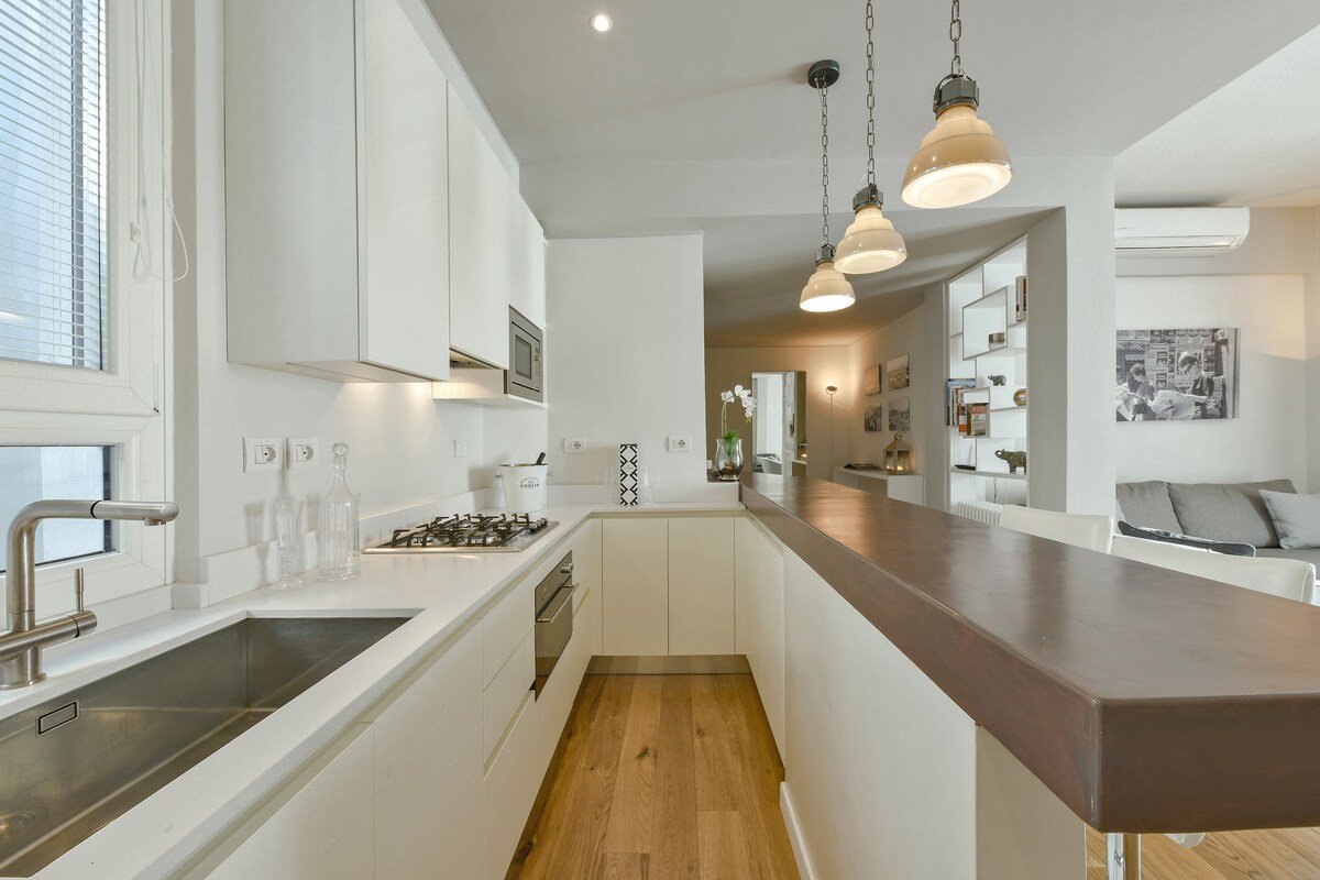 Ponte Vecchio Guelfo with balcony gallery image 5