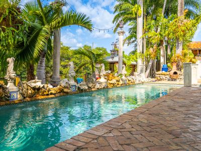 Private Villa: Waterfront, Pool, Tropical Oasis