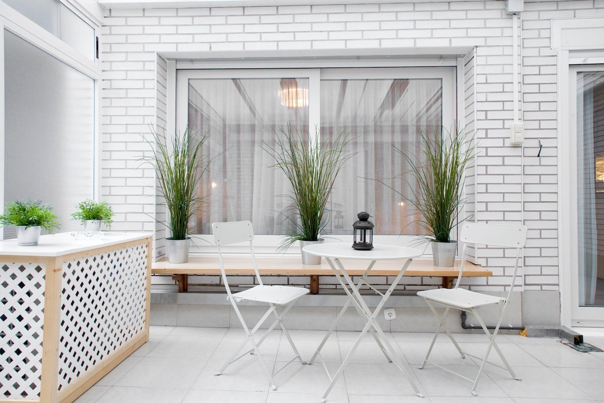 Mikeletes Beach House. Free Parking. AC. gallery image 3