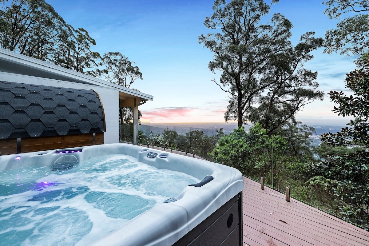 Secluded 6 bedroom home with stunning views. gallery image 4