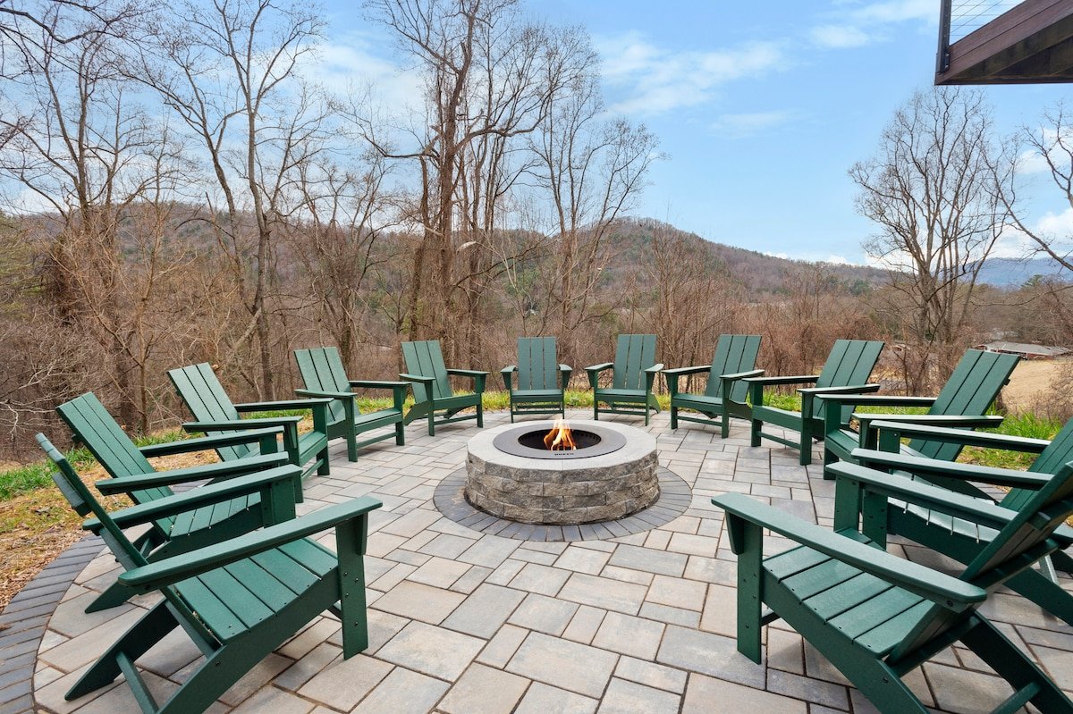 Mntn View, Hot Tub, Arcade, Yoga gallery image 3