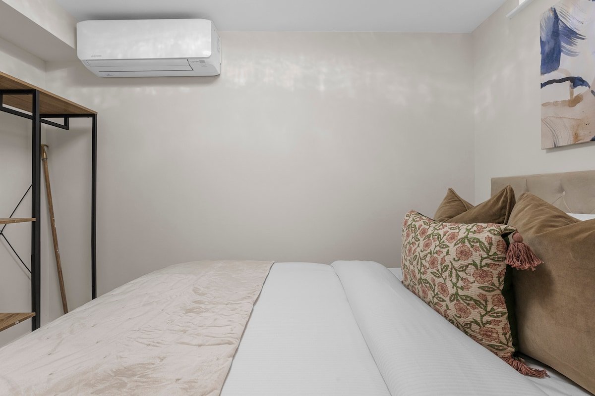 Chic 2-Bed Apartment in Prime Central London gallery image 5