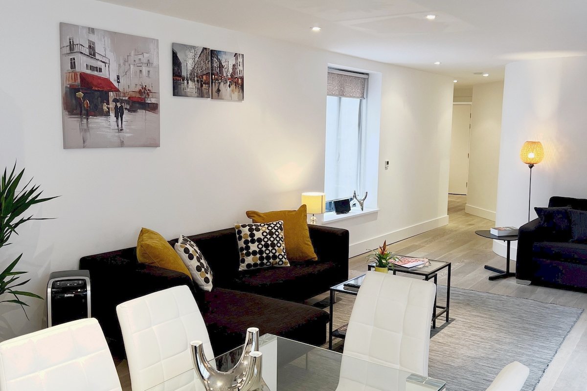 Fab! 2 Bedr/3 Beds in the heart of Covent Garden! gallery image 4