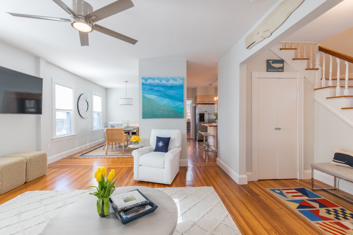 Beautiful Downtown Newport Home w/ 2 parking spots