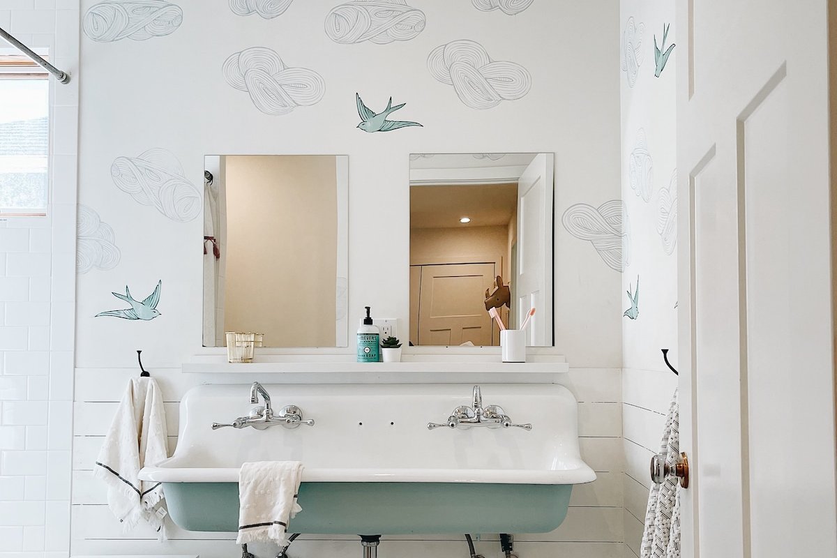 Stunning 6 Bdrm Home- 5 Mins to DT + Walk to Evtg! gallery image 5