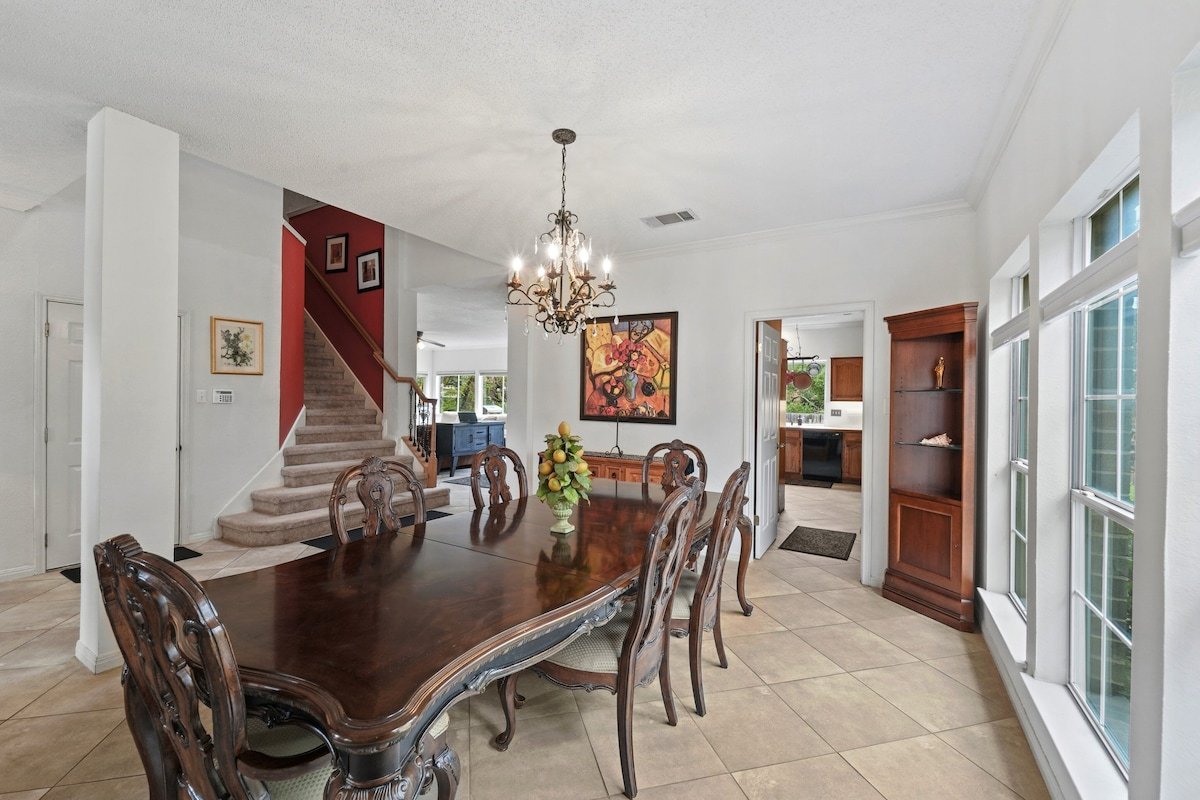 Luxe Ranch Vibe -5BR Pools Deck Fire Pit – 3200SF gallery image 2