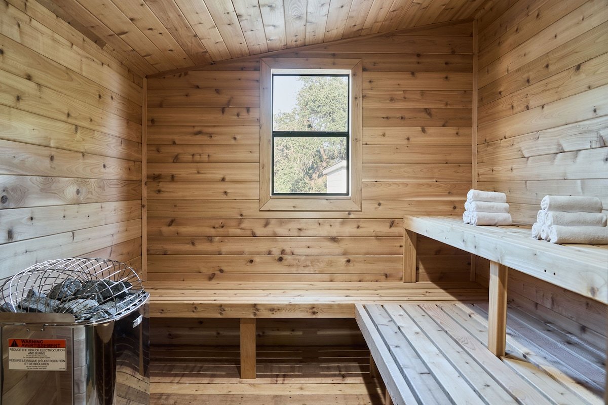 The Willie House by Lux Tiny Resorts gallery image 5