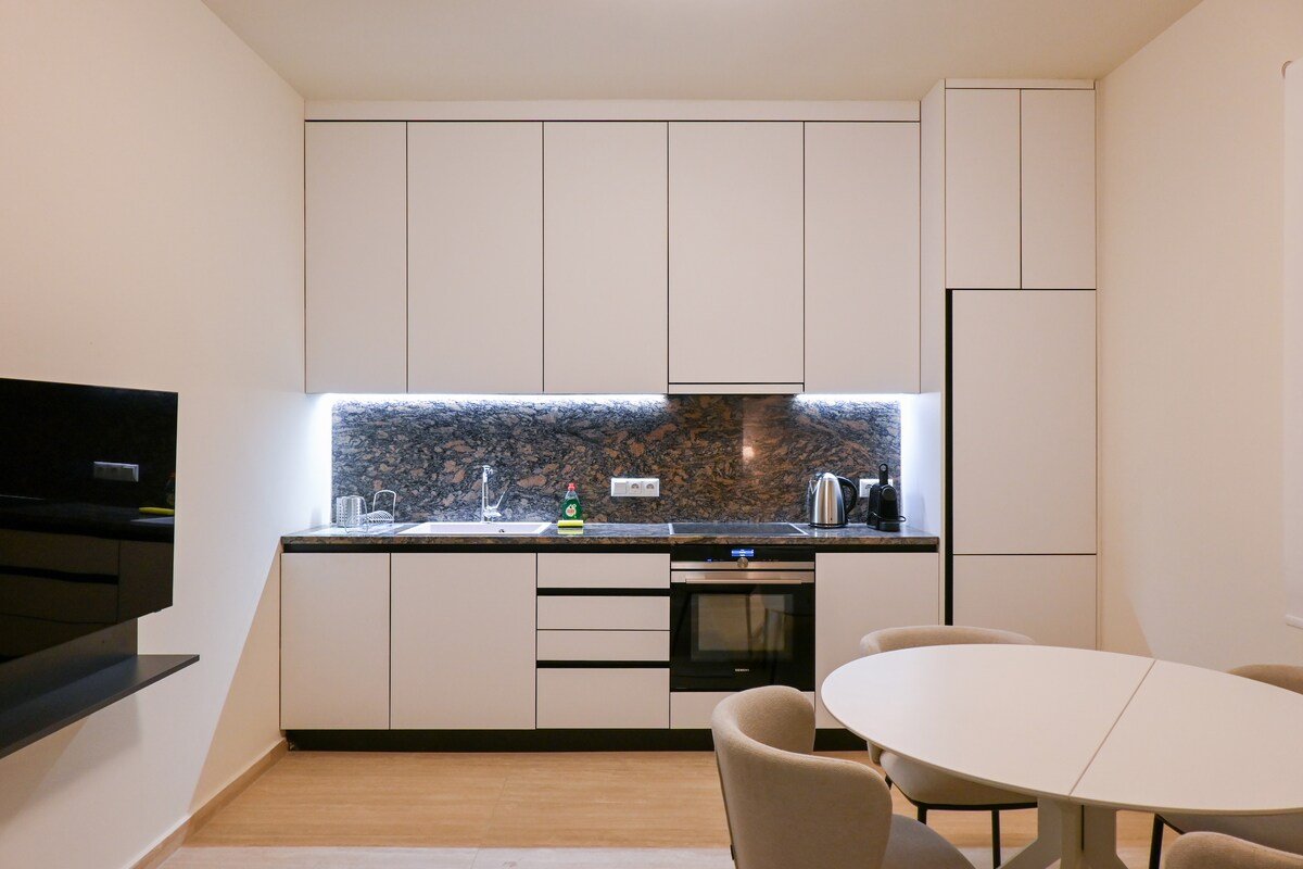 Refined Kolonaki Stay with Private Patio gallery image 3