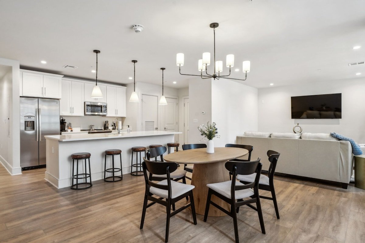 Upscale 5BD near the Superdome! Hot Tub + Pool Acc gallery image 2