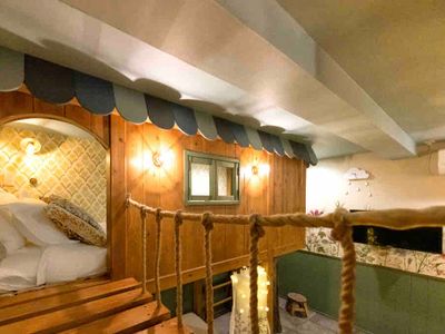 Holy House《karakuri yashiki）Free parking available