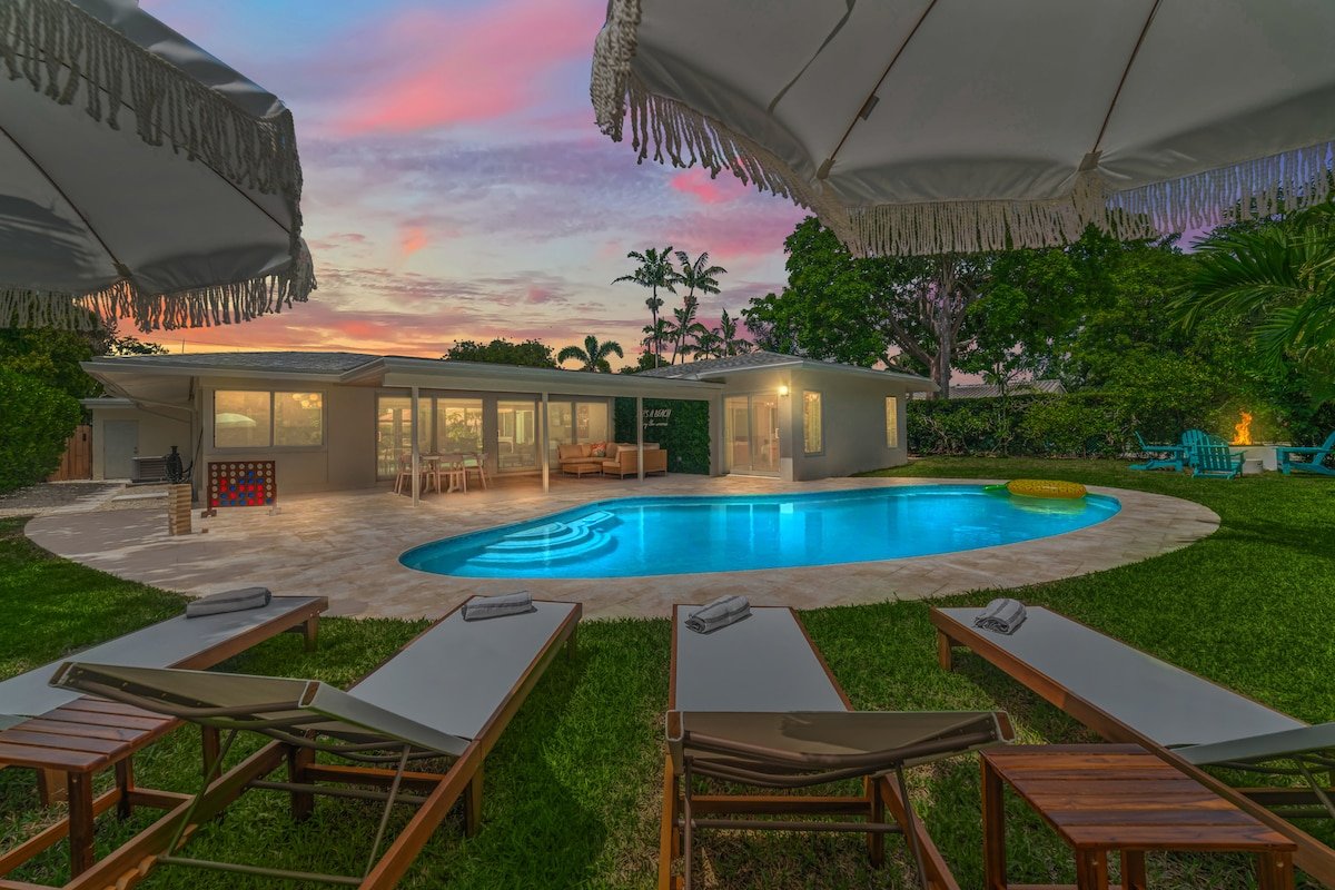 Walk to Beach-Heated Pool-Bikes-Quiet Neighborhood gallery image 2