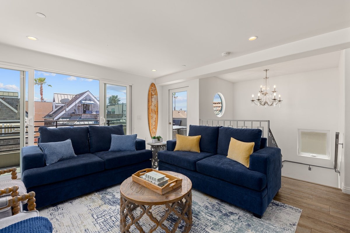 Single Family | Steps to Bay & Beach & Shops gallery image 5