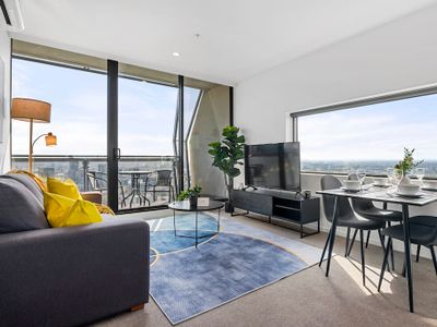 Live Luxe | Breathtaking View – Spacious Apt w/Gym