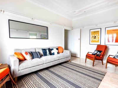 Stylish Deco apartment minutes from Bondi Beach