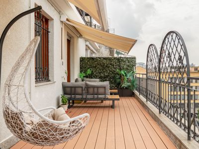 2 Bedroom Apartment with Terrace -Duomo – 6 Guests