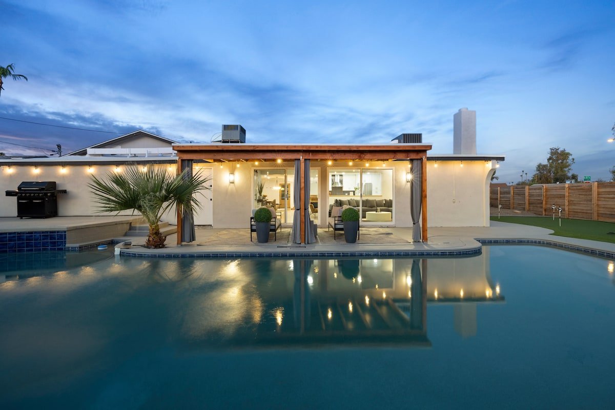 Desert Dreaming: Luxe Retreat w/ Pool & Hot Tub! gallery image 2
