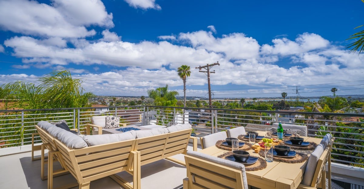 Luxury Resort: Pool, Spa, Swim-Up Bar & Bay Views gallery image 5