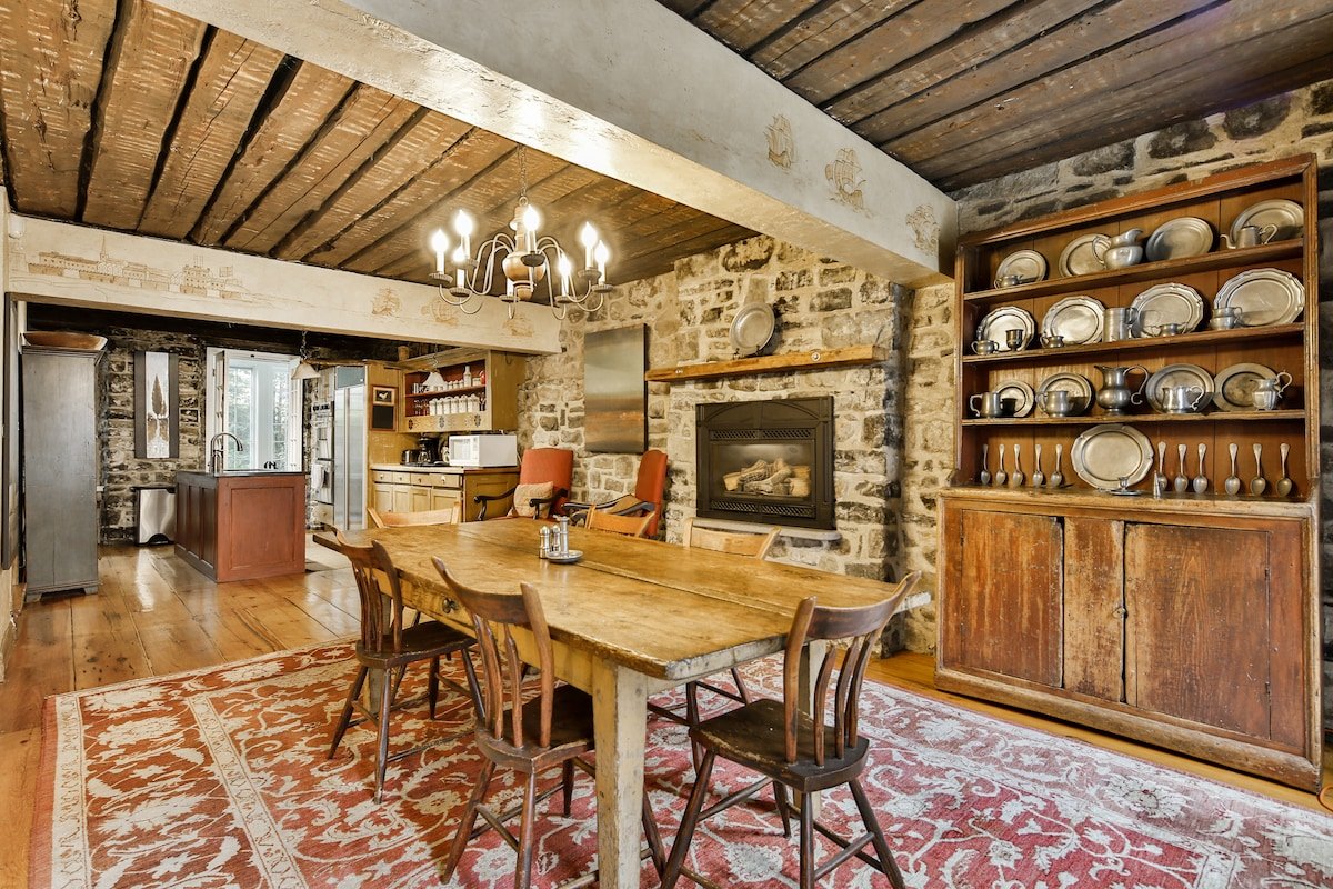 1 FREE Parking| Majestic Old Port Gem | POOL table gallery image 4