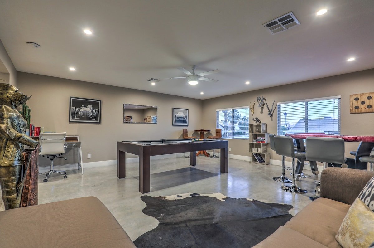 1.8 Miles from the Strip! Private Pool, Game Room! gallery image 2