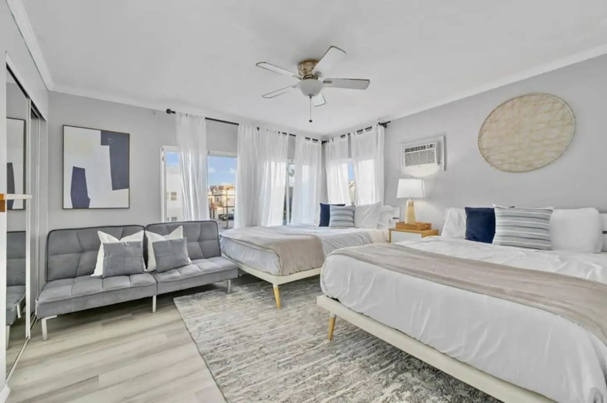 7BR Massive Beach Retreat Sleeps 26 Steps to Ocean gallery image 3