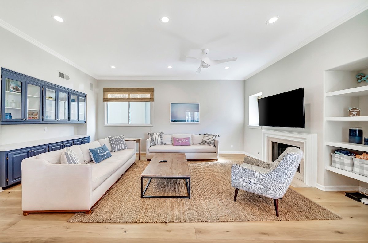 Luxury 5200sqft Villa w/Rooftop Deck-1min to Beach gallery image 3