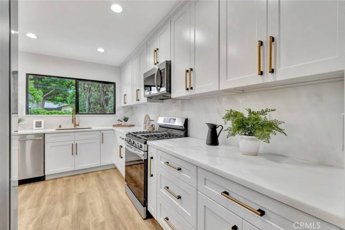 Beautiful 3BD Home in the Valley w/ Pool gallery image 5