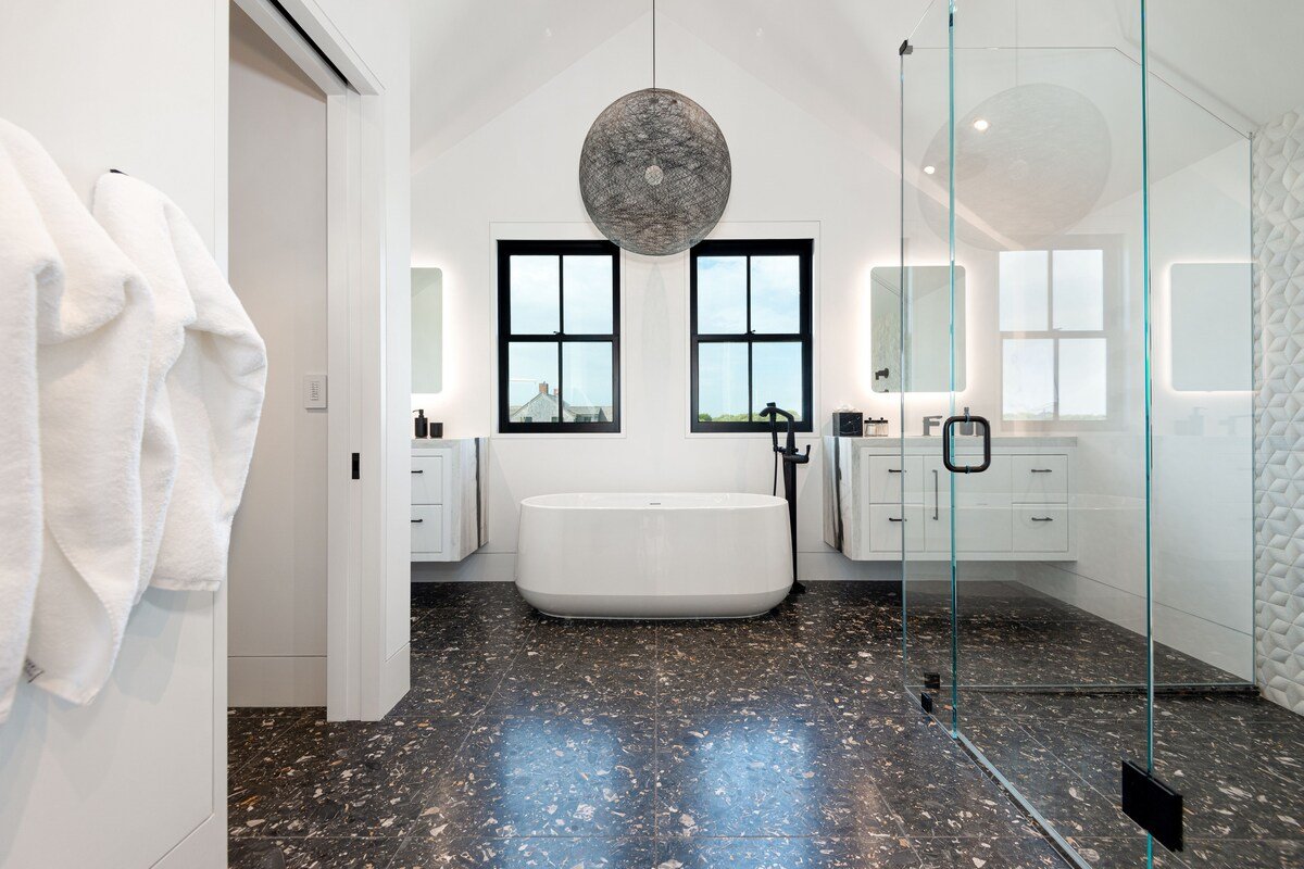 Shangri-La Meets Nantucket gallery image 5