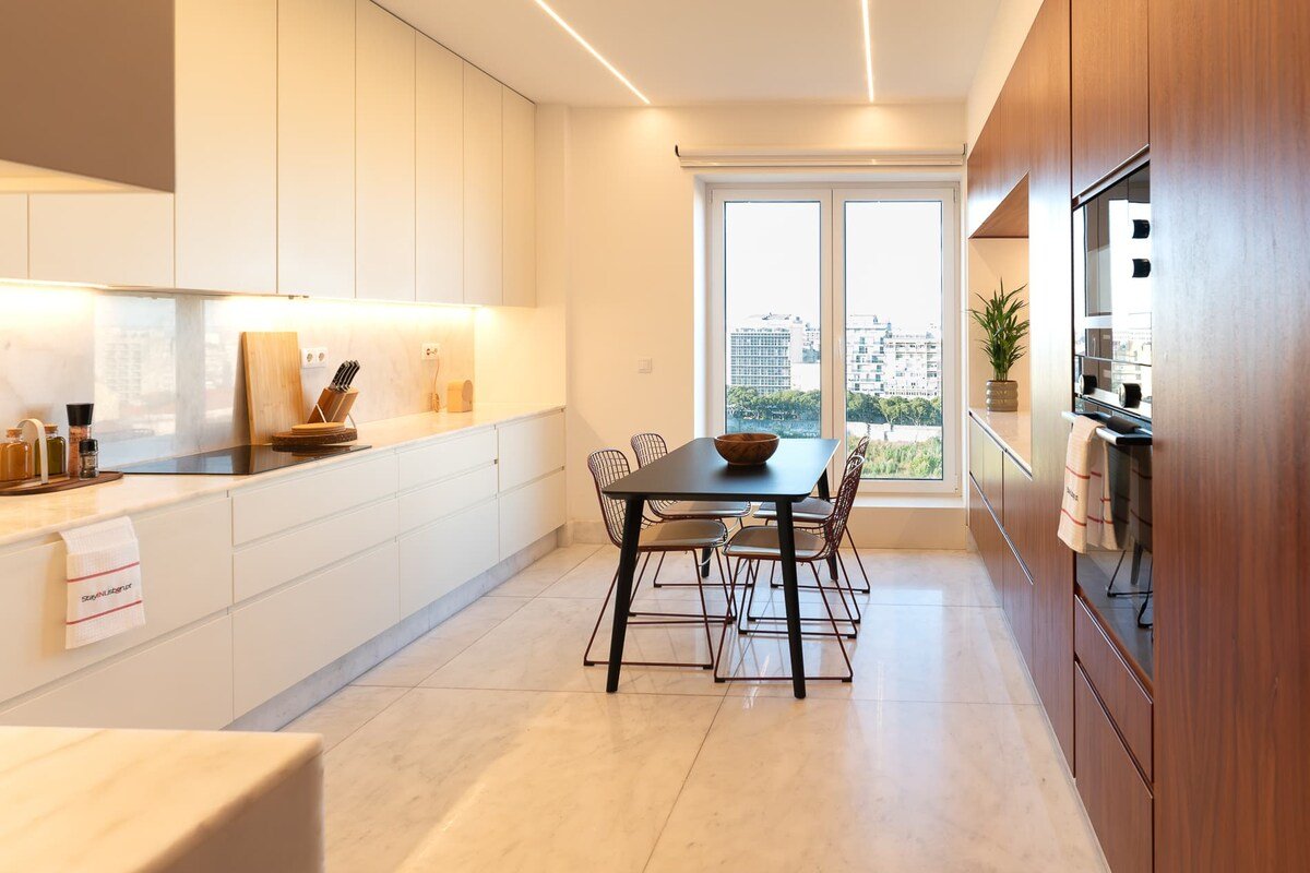 Lux River & City Views & Garage gallery image 3