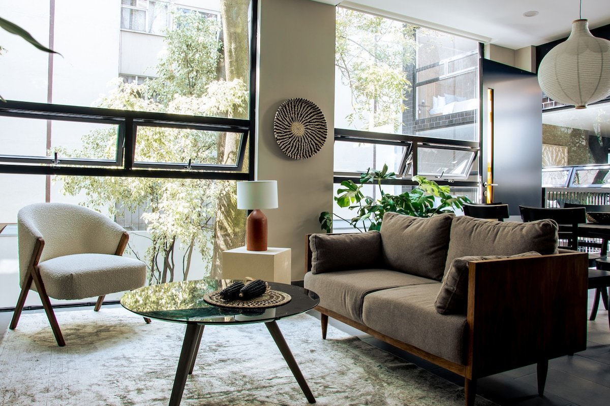 3BR Beautiful Apartment with Great Light gallery image 2