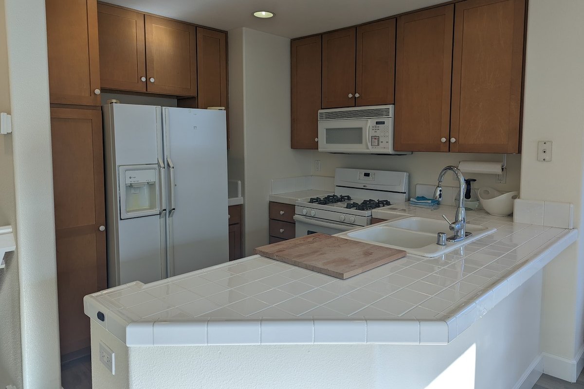 Lovely 2-Bedroom Apartment Downtown Palo Alto gallery image 3