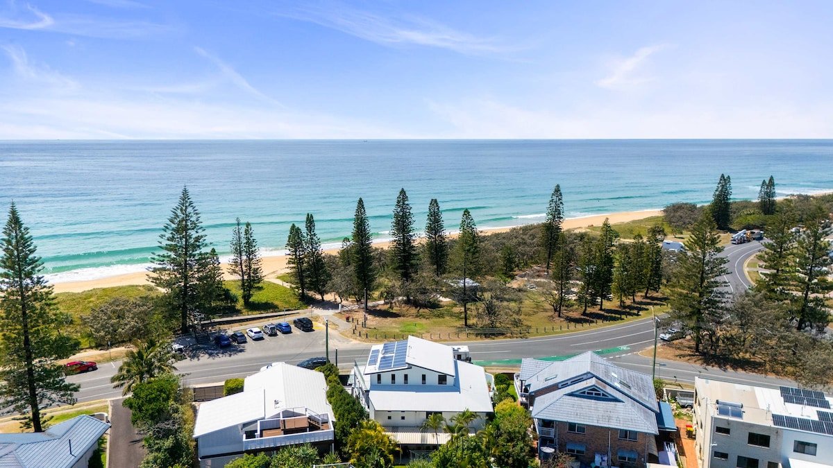 Beachfront at Buddina with Heated Pool & Sea Views gallery image 5