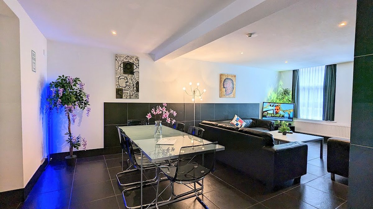 AmsterdamBase with pricate external space gallery image 2