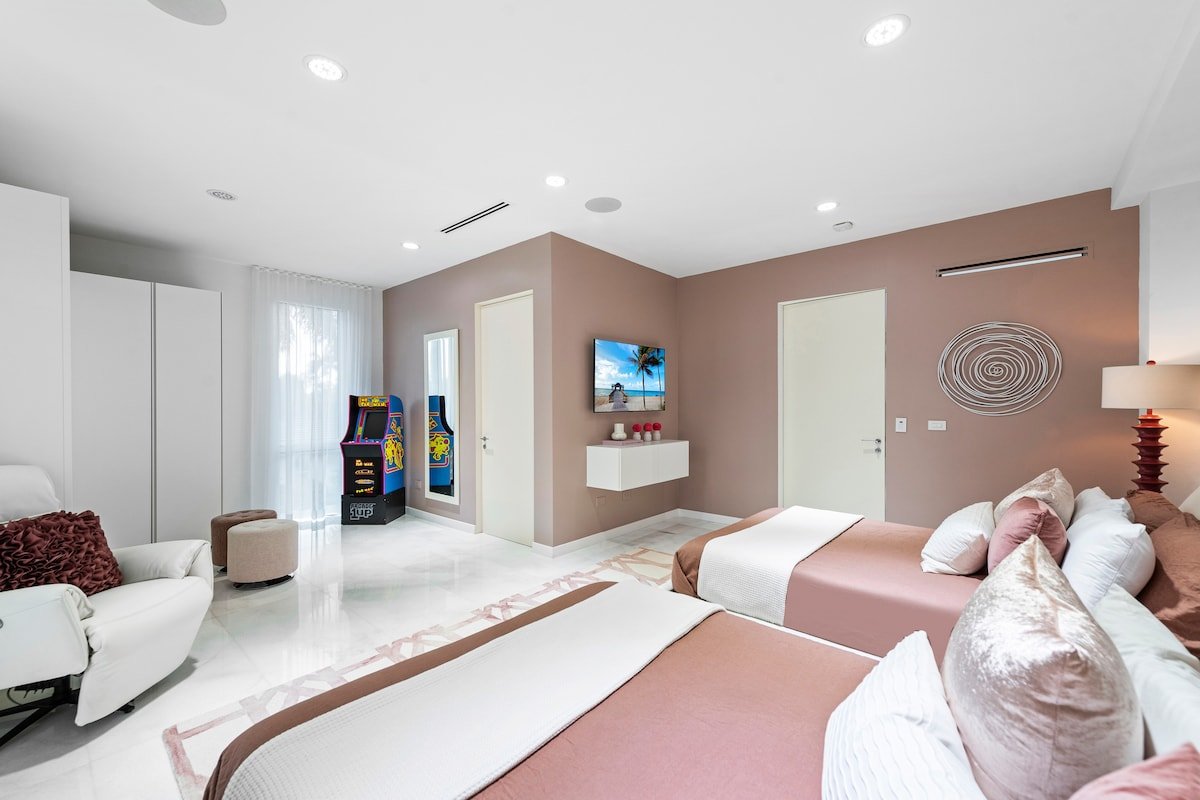 Dreamvilla in Pinecrest by Jatina Group gallery image 3