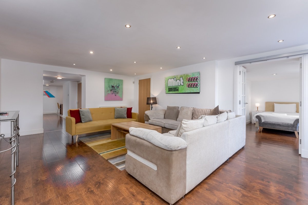 York Place City Centre 4 bedroom Duplex Apartment gallery image 5