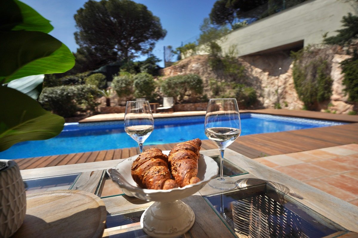 Villa de lujo de 4 dormitorios, piscina y barbacoa gallery image 5