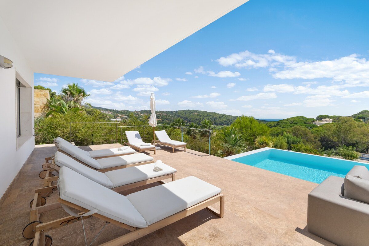 Villa Giga – Beautiful golf and sea views! gallery image 2