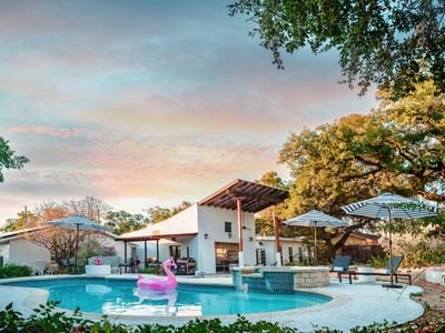 Eclectic Gem: Heated Pool, Hot Tub, Near SoCo